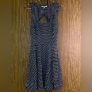 BB DAKOTA women blue and grey stripe sleeveless dress.